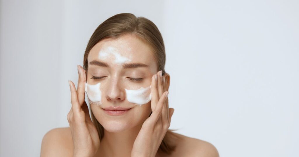 The Role of Facial Cleansers in Skincare Regimens